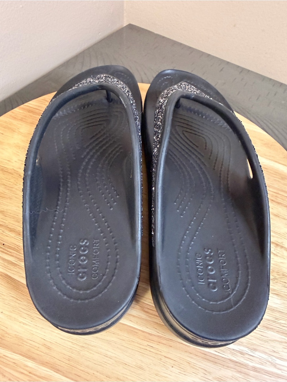 Crocs women’s Sloane Glitter Sandals - Picture 6 of 10